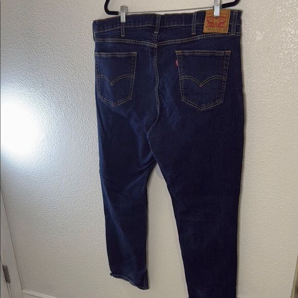 Levi's Relaxed Blue Jeans with Classic Style- 42x32 - Picture 4 of 11